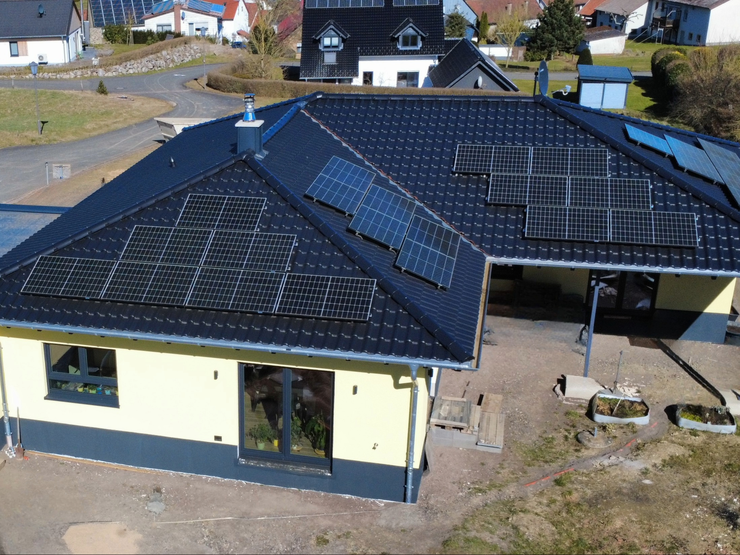 Schnitzler, Niederehe 180325 Gartenansicht